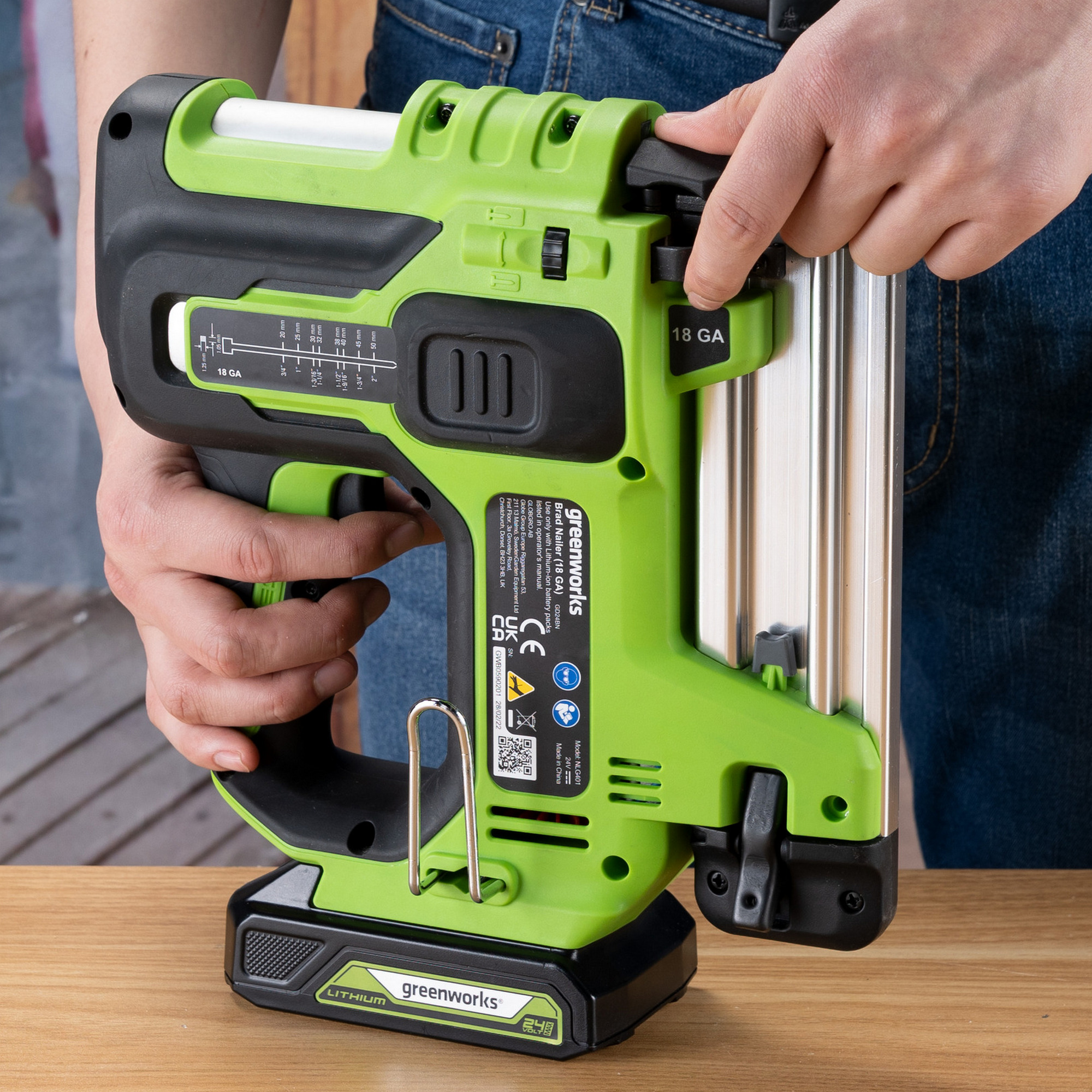 Гвоздезабивной пистолет (нейлер) аккумуляторный Greenworks 24V GD24BN 3400707, бесщёточный, без АКБ и ЗУ