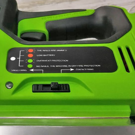 Гвоздезабивной пистолет (нейлер) аккумуляторный Greenworks 24V GD24BN 3400707, бесщёточный, без АКБ и ЗУ