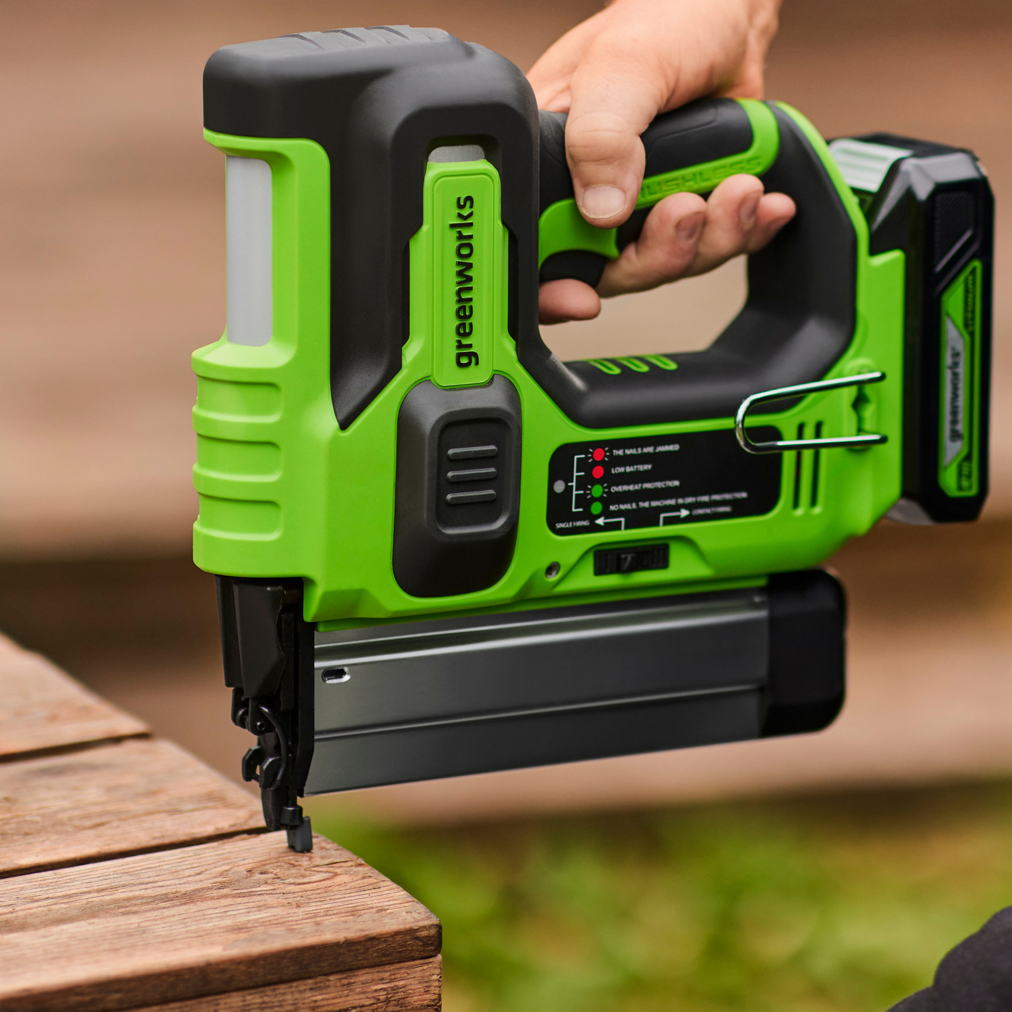 Гвоздезабивной пистолет (нейлер) аккумуляторный Greenworks 24V GD24BN 3400707, бесщёточный, без АКБ и ЗУ