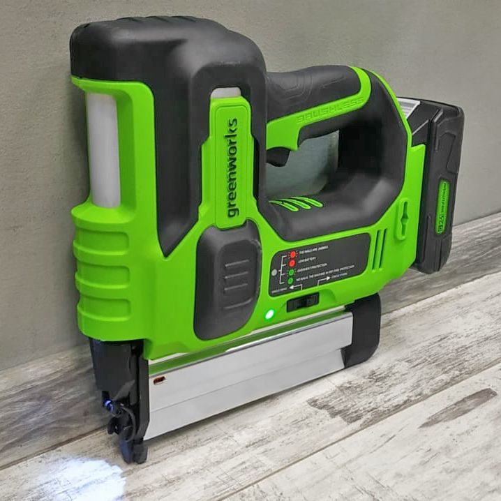 Гвоздезабивной пистолет (нейлер) аккумуляторный Greenworks 24V GD24BN 3400707, бесщёточный, без АКБ и ЗУ