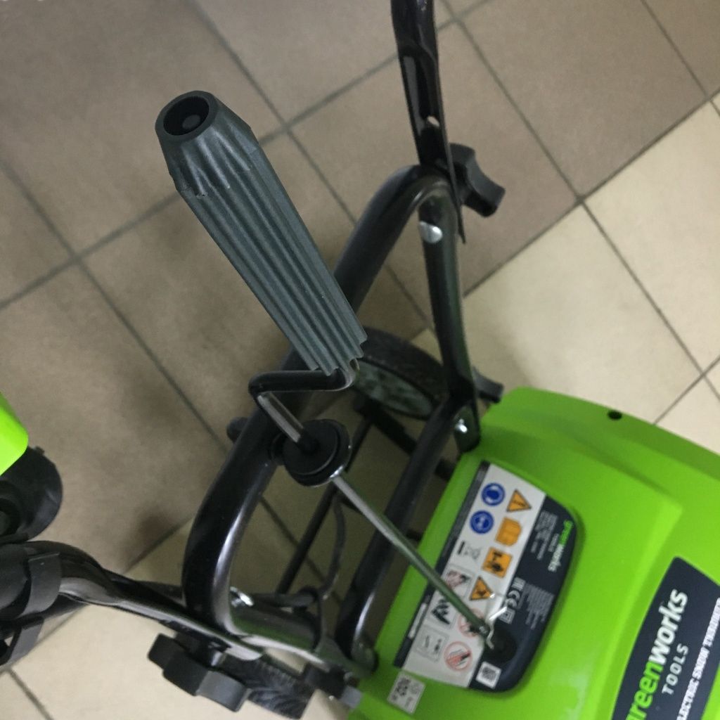 Ручка регулировки выброса снега