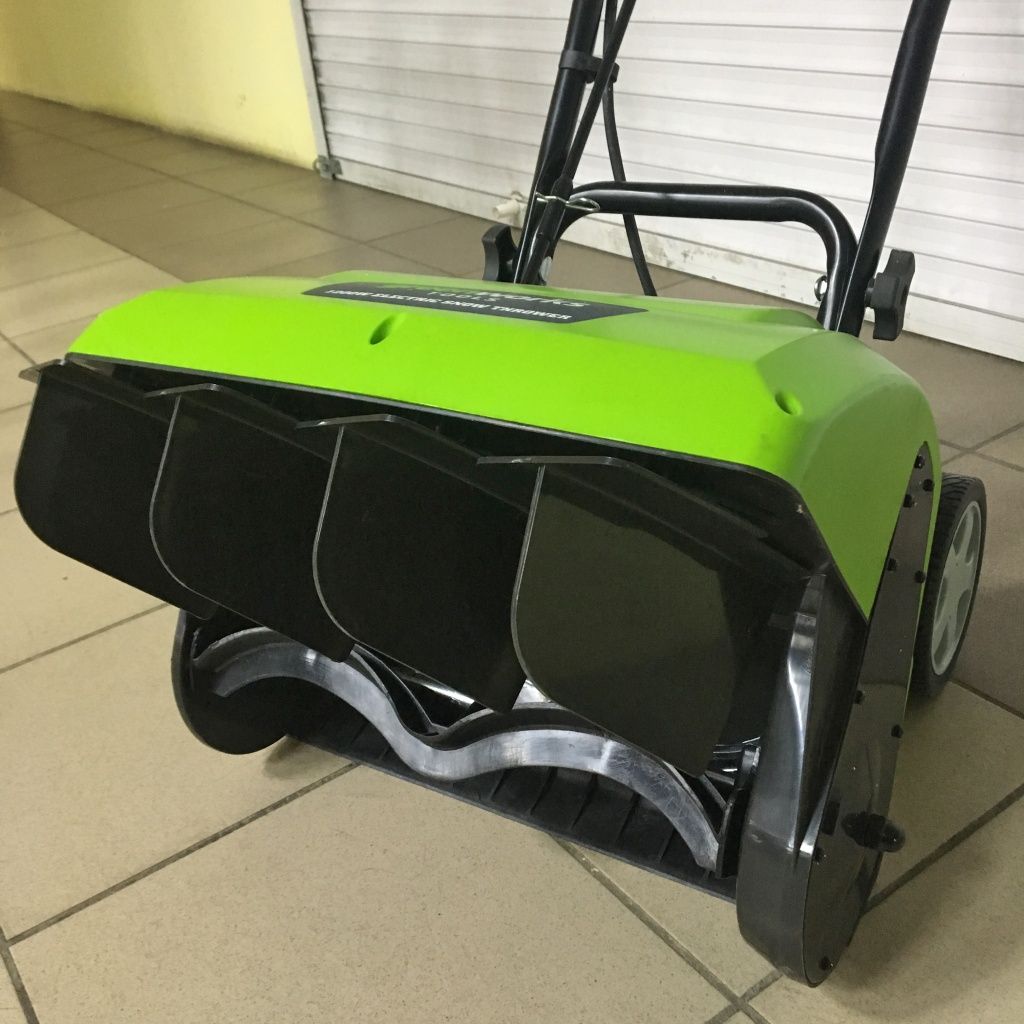 Снегоотбрасыватель 1200w
