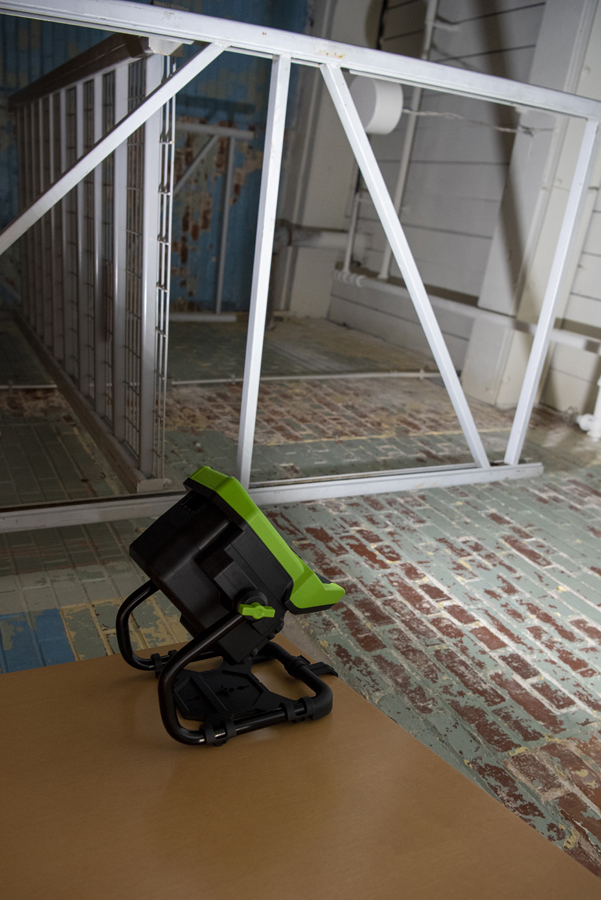Прожектор светодиодный (2500 лм) аккумуляторный Greenworks гибрид 82V/220-240V G82WLH 3504007, без АКБ и ЗУ