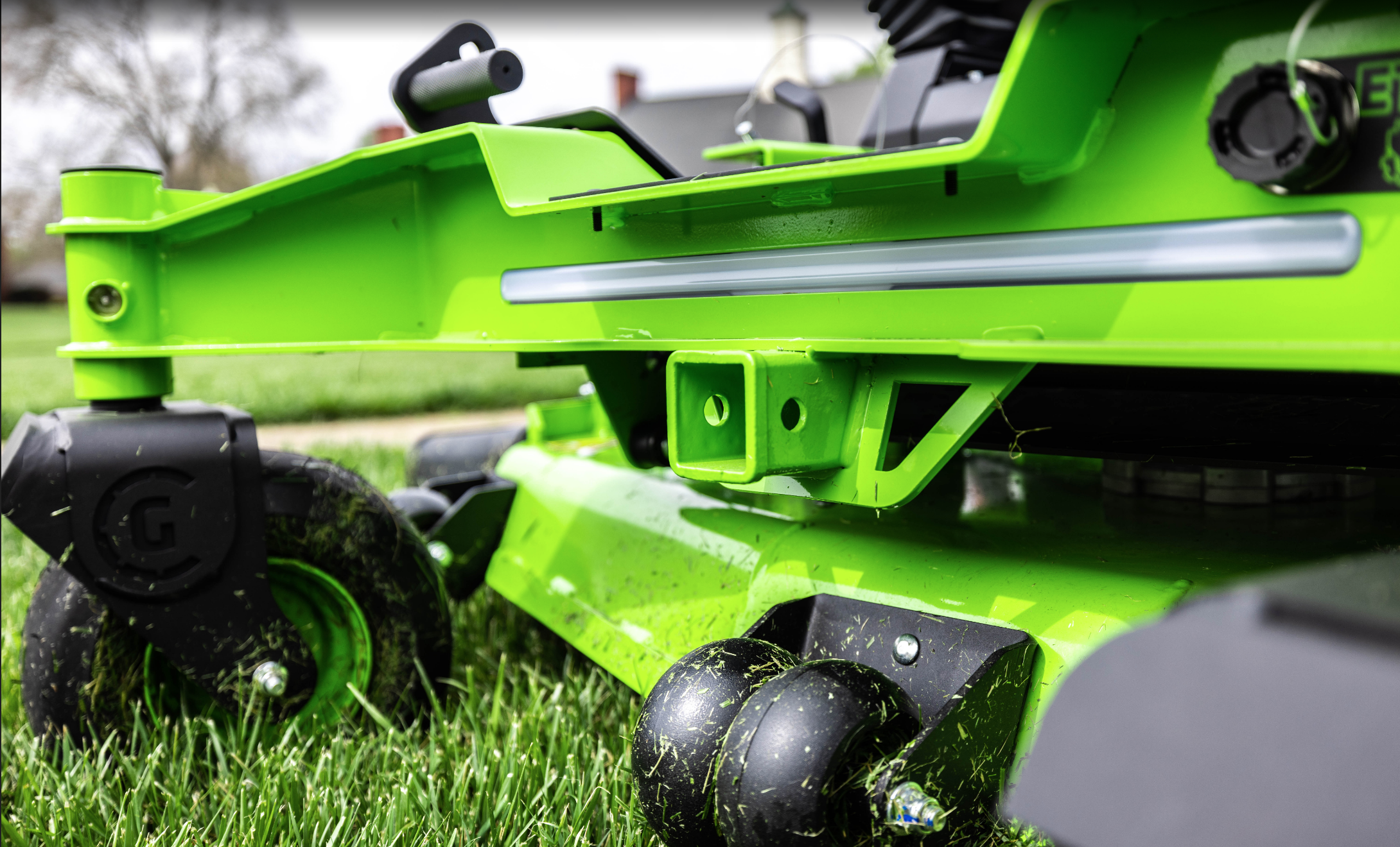 Райдер садовый 152 см с нулевым радиусом разворота аккумуляторный Greenworks 82V ZTC152 7405107, бесщеточный, с АКБ 24 кВтч