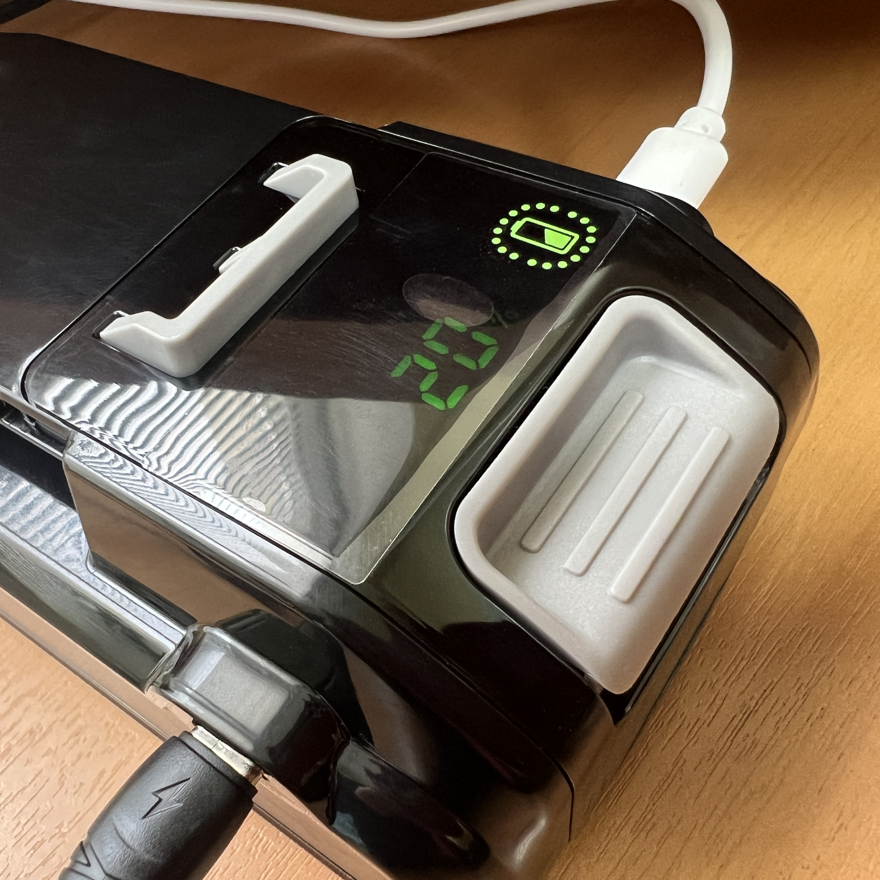 Аккумулятор с двумя USB-разъёмами Greenworks 4Ah 24V 2940407