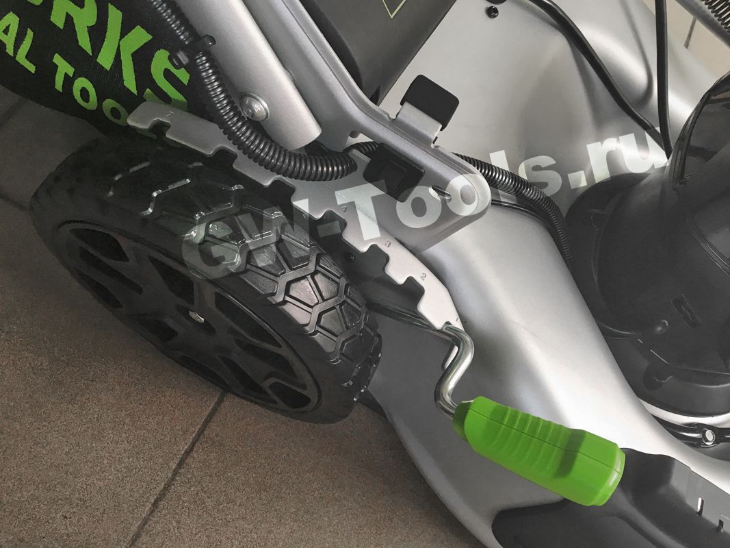 Газонокосилка аккумуляторная самоходная Greenworks 46 см 82V GD82LM46SP, бесщёточная, без АКБ и ЗУ
