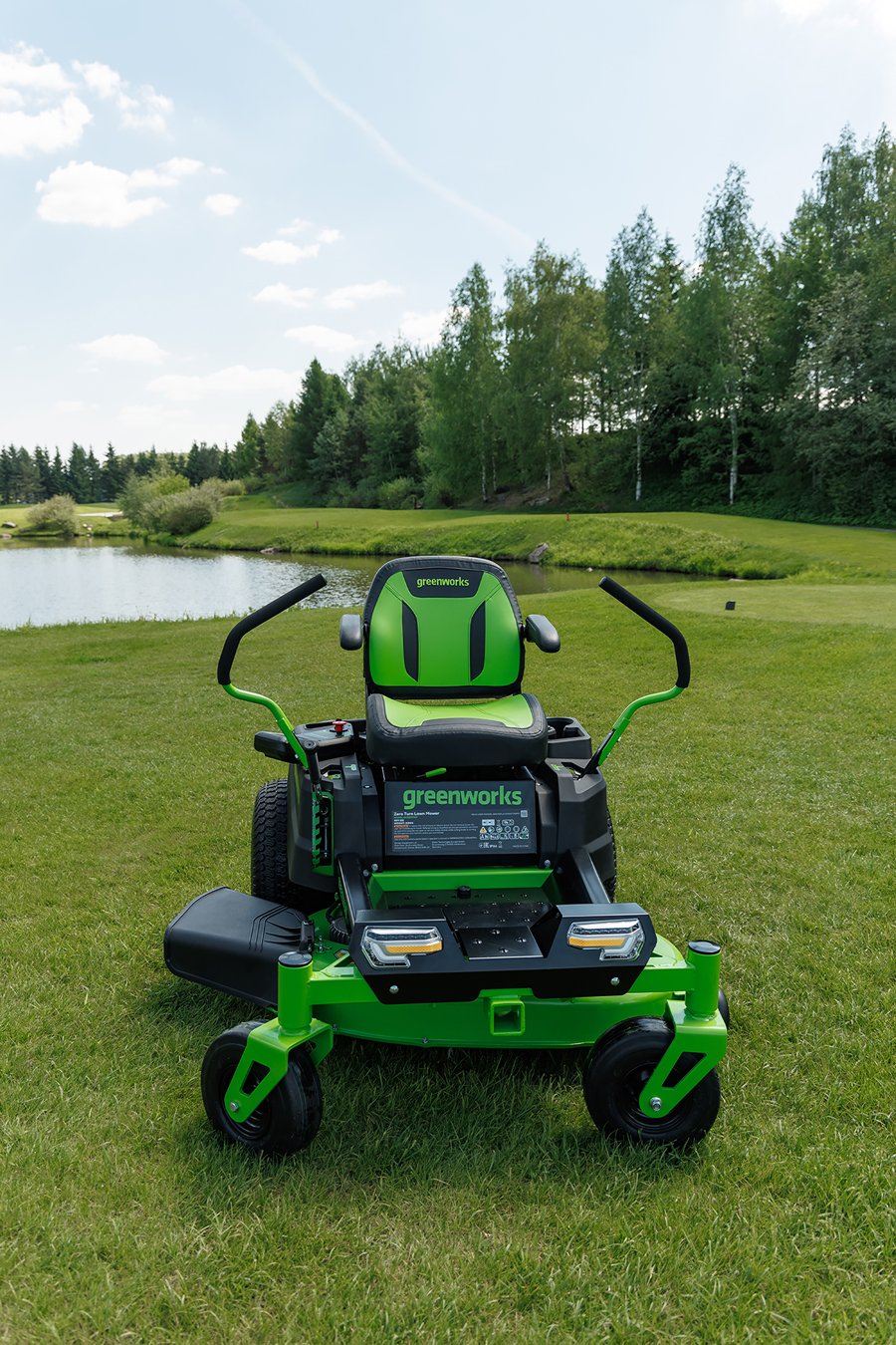 Газонокосилка аккумуляторная самоходная с сиденьем 107 см Greenworks Zero Turn CrossoverT GC82ZT107 82V 7404107, бесщеточная, без АКБ и ЗУ