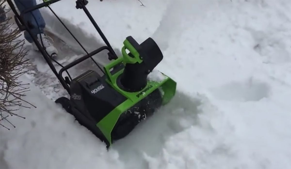 Снегоуборщик аккумуляторный Greenworks 51 см 40V GD40ST, бесщёточный, без АКБ и ЗУ