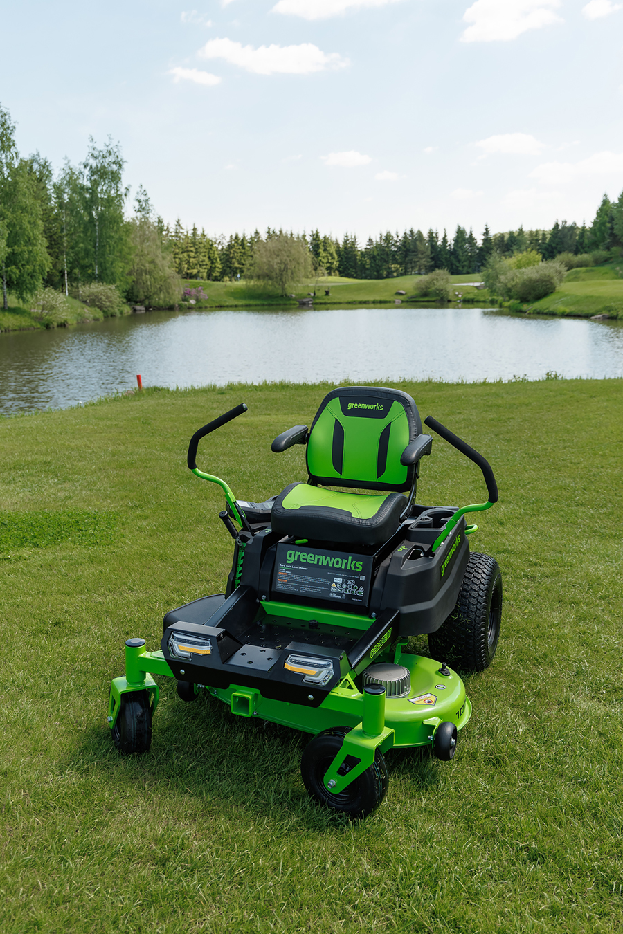 Газонокосилка аккумуляторная самоходная с сиденьем 107 см Greenworks Zero Turn CrossoverT GC82ZT107 82V 7404107, бесщеточная, без АКБ и ЗУ