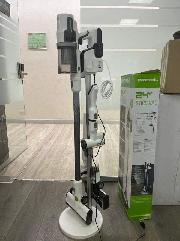 Пылесос вертикальный 500 Вт аккумуляторный Greenworks 24V G24SVK4D 4701107 на стойке, бесщёточный, с АКБ на 4 А*ч и ЗУ