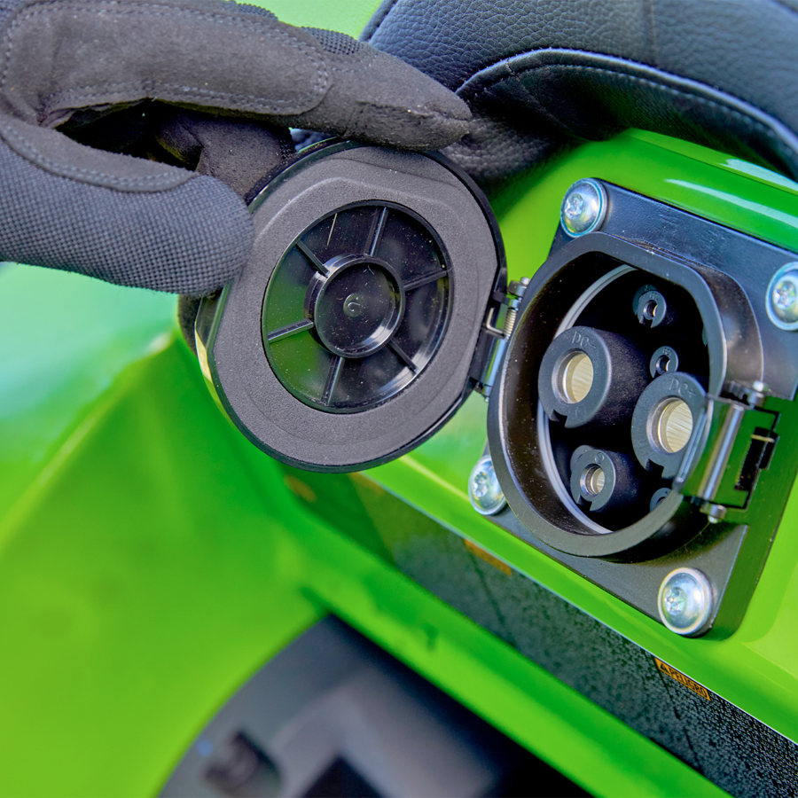 Райдер садовый 92 см с нулевым радиусом разворота аккумуляторный Greenworks 82V ZTCS92 7405407, бесщеточный, с АКБ 8 кВтч