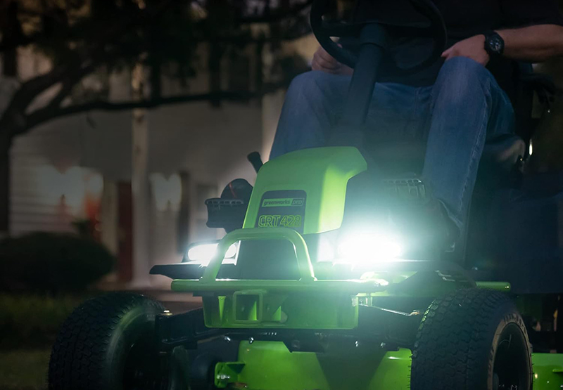 Газонокосилка аккумуляторная самоходная с сиденьем 107 см Greenworks CrossoverT GC82LT107 7404507 82V, бесщёточная, без АКБ и ЗУ