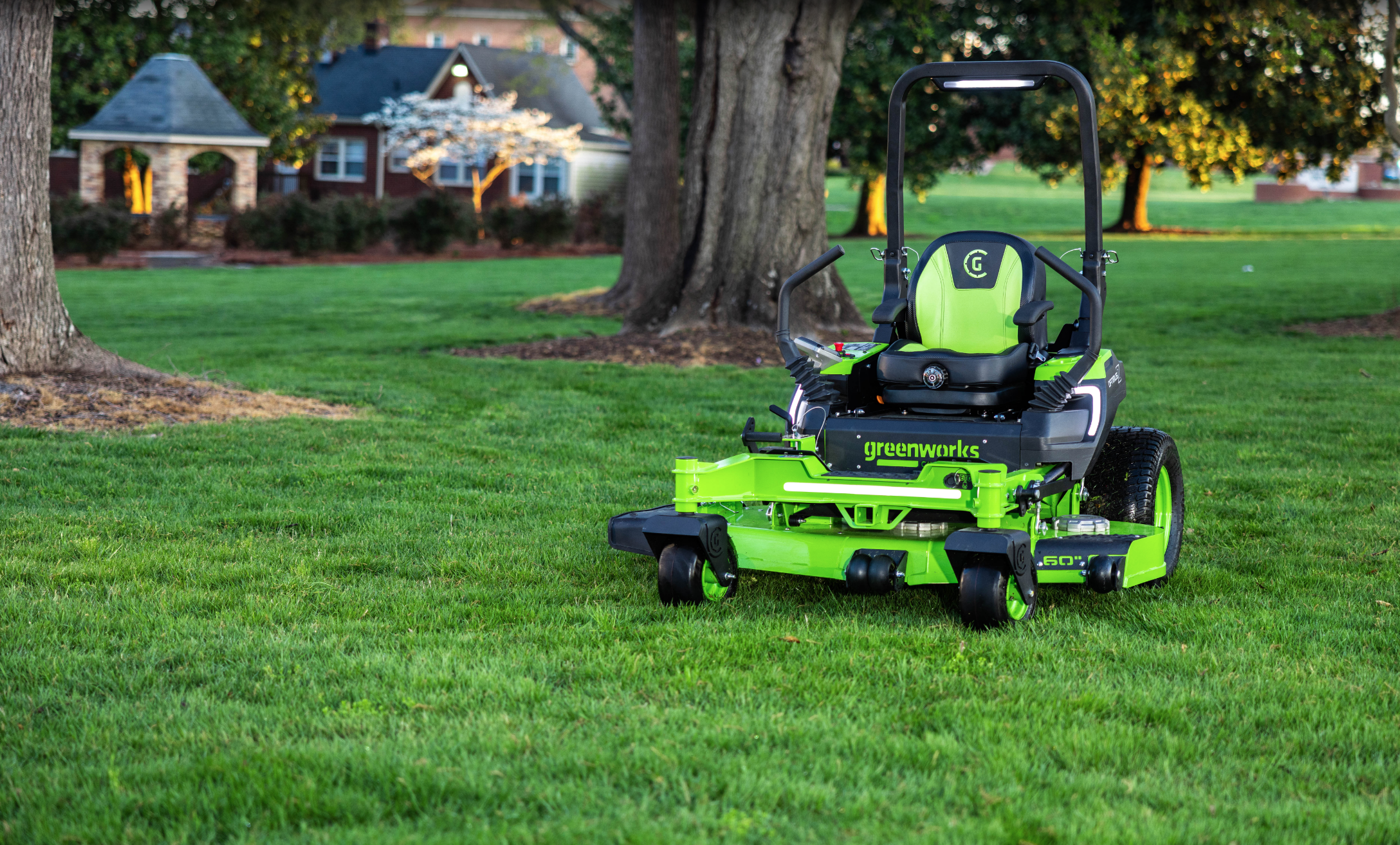 Райдер садовый 152 см с нулевым радиусом разворота аккумуляторный Greenworks 82V ZTC152 7405107, бесщеточный, с АКБ 24 кВтч