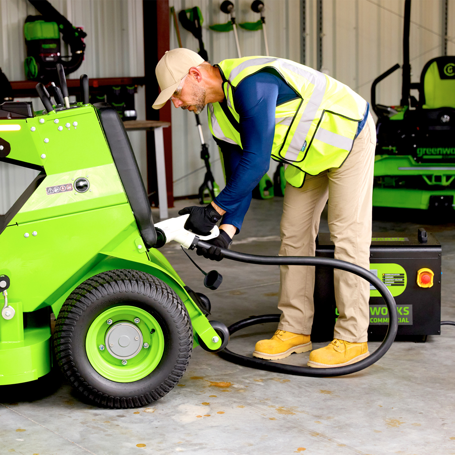 Райдер садовый 92 см с нулевым радиусом разворота аккумуляторный Greenworks 82V ZTCS92 7405407, бесщеточный, с АКБ 8 кВтч