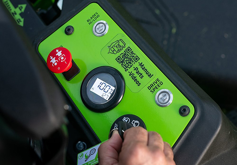 Газонокосилка аккумуляторная самоходная с сиденьем 107 см Greenworks Zero Turn CrossoverT GC82ZT107 82V 7404107, бесщеточная, без АКБ и ЗУ