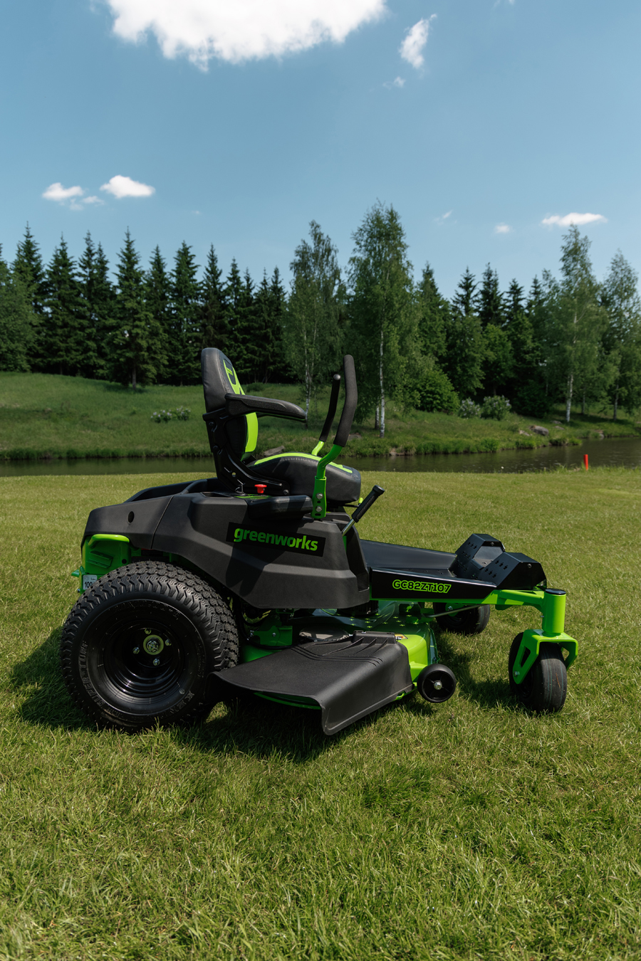 Газонокосилка аккумуляторная самоходная с сиденьем 107 см Greenworks Zero Turn CrossoverT GC82ZT107 82V 7404107, бесщеточная, без АКБ и ЗУ