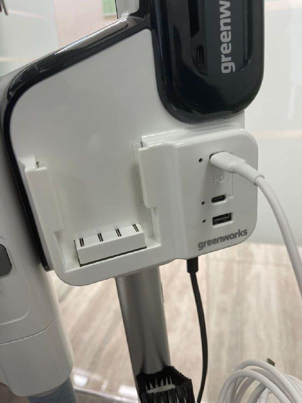 Пылесос вертикальный 500 Вт аккумуляторный Greenworks 24V G24SVK4D 4701107 на стойке, бесщёточный, с АКБ на 4 А*ч и ЗУ