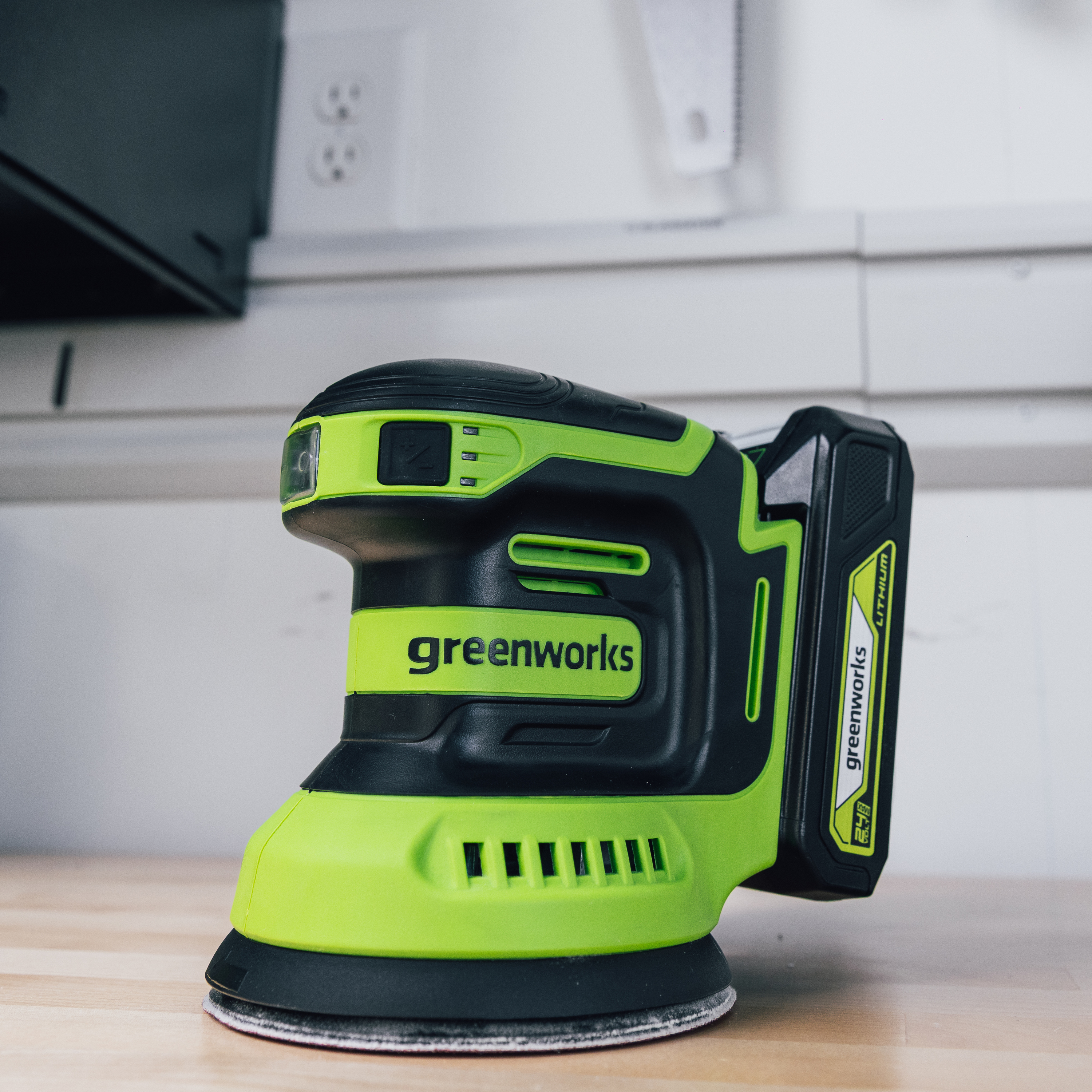 Шлифмашинка эксцентриковая 125 мм аккумуляторная Greenworks 24V OS325 3100907, без АКБ и ЗУ