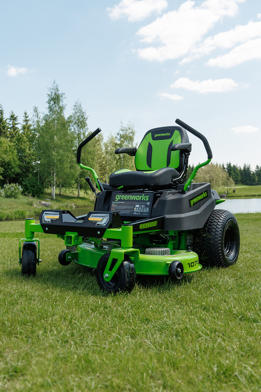 Газонокосилка аккумуляторная самоходная с сиденьем 107 см Greenworks Zero Turn CrossoverT GC82ZT107 82V 7404107, бесщеточная, без АКБ и ЗУ