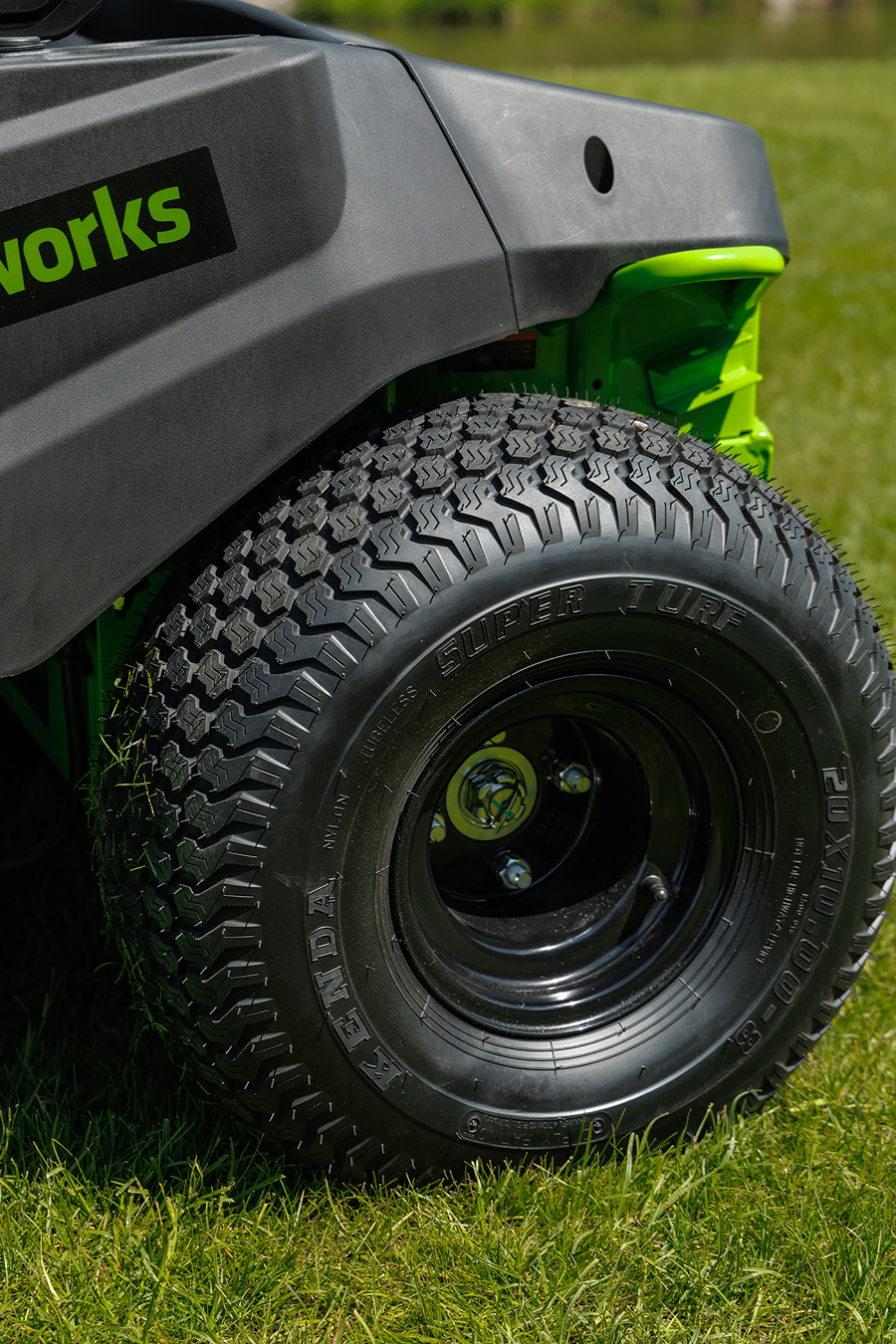 Газонокосилка аккумуляторная самоходная с сиденьем 107 см Greenworks Zero Turn CrossoverT GC82ZT107 82V 7404107, бесщеточная, без АКБ и ЗУ