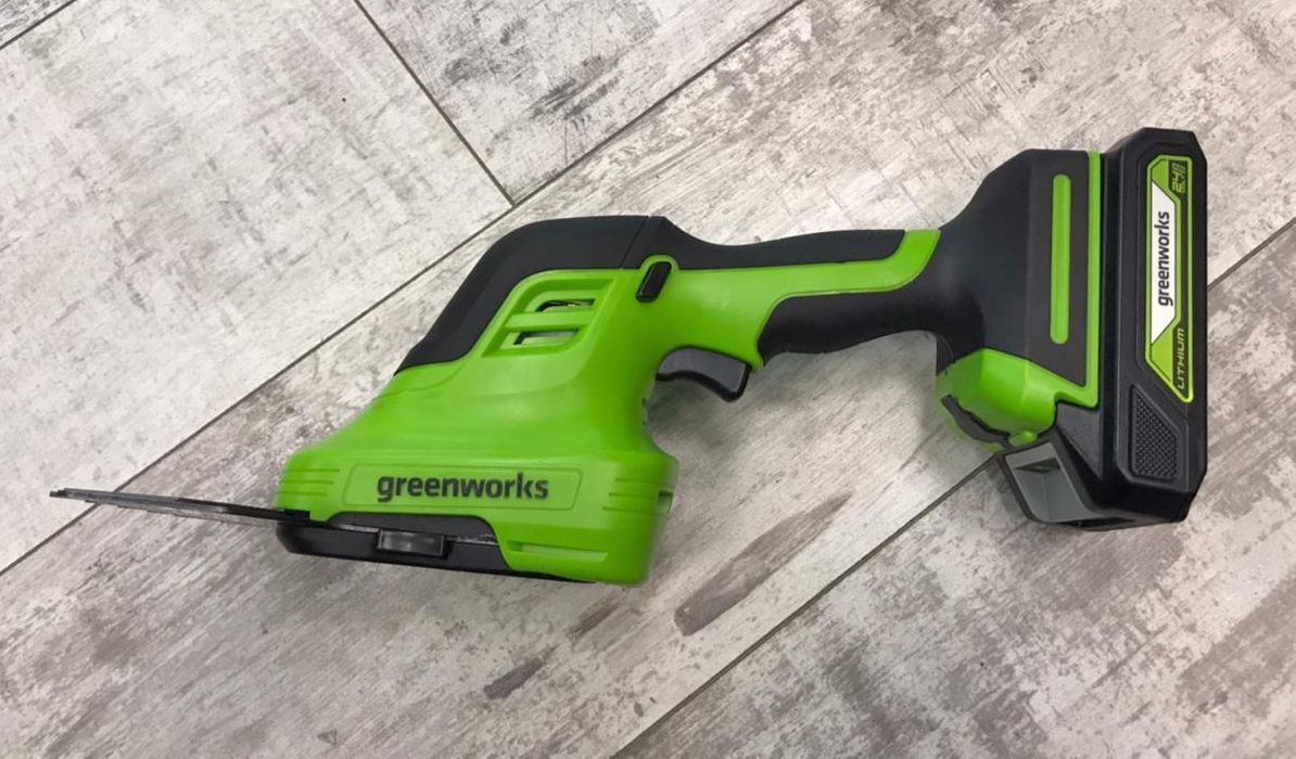 Садовые ножницы-кусторез аккумуляторные Greenworks 24В G24SHT 1600607, без АКБ и ЗУ