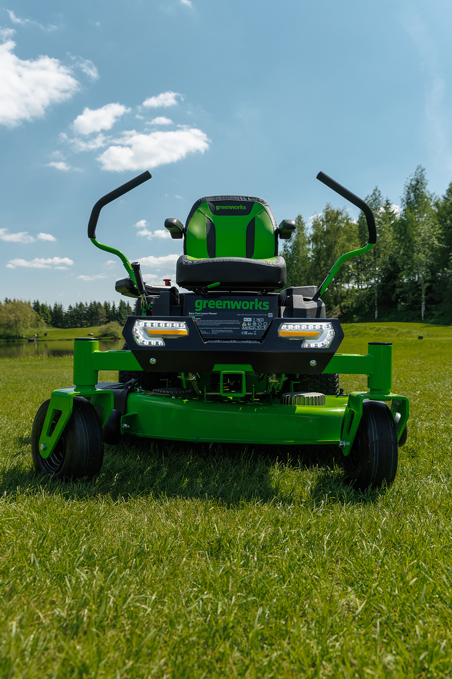 Газонокосилка аккумуляторная самоходная с сиденьем 107 см Greenworks Zero Turn CrossoverT GC82ZT107 82V 7404107, бесщеточная, без АКБ и ЗУ