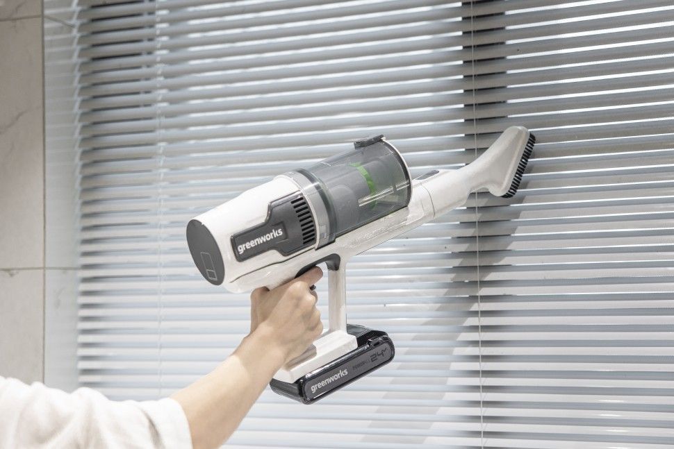 Пылесос вертикальный 500 Вт аккумуляторный Greenworks 24V G24SVK4D 4701107 на стойке, бесщёточный, с АКБ на 4 А*ч и ЗУ