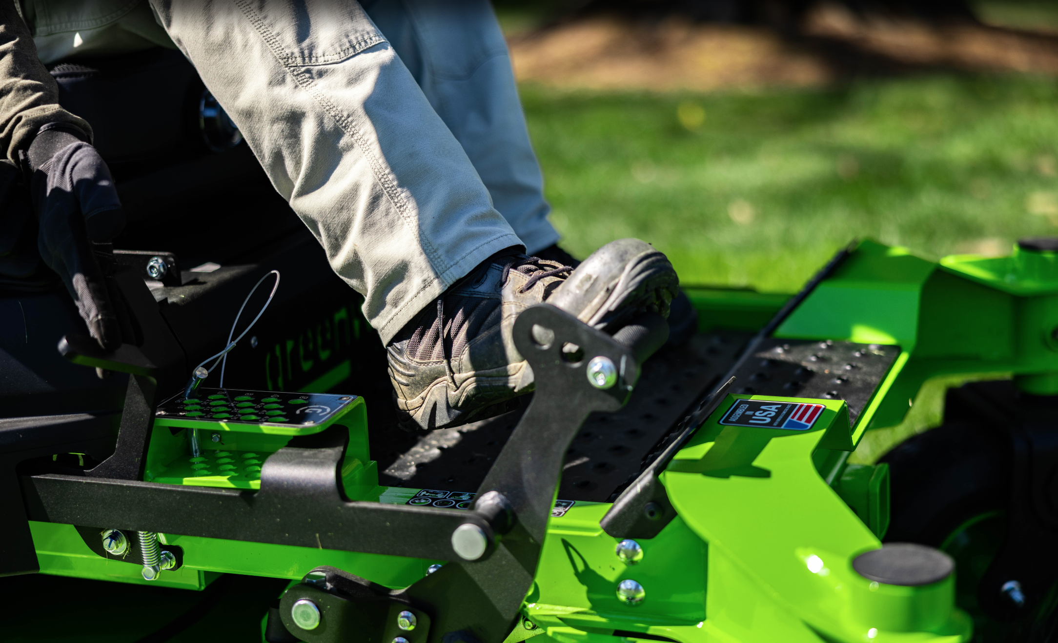 Райдер садовый 152 см с нулевым радиусом разворота аккумуляторный Greenworks 82V ZTC152 7405107, бесщеточный, с АКБ 24 кВтч