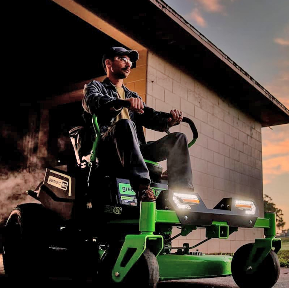 Газонокосилка аккумуляторная самоходная с сиденьем 107 см Greenworks Zero Turn CrossoverT GC82ZT107 82V 7404107, бесщеточная, без АКБ и ЗУ