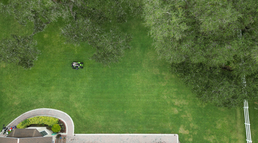 Газонокосилка аккумуляторная самоходная с сиденьем 107 см Greenworks CrossoverT GC82LT107 7404507 82V, бесщёточная, без АКБ и ЗУ