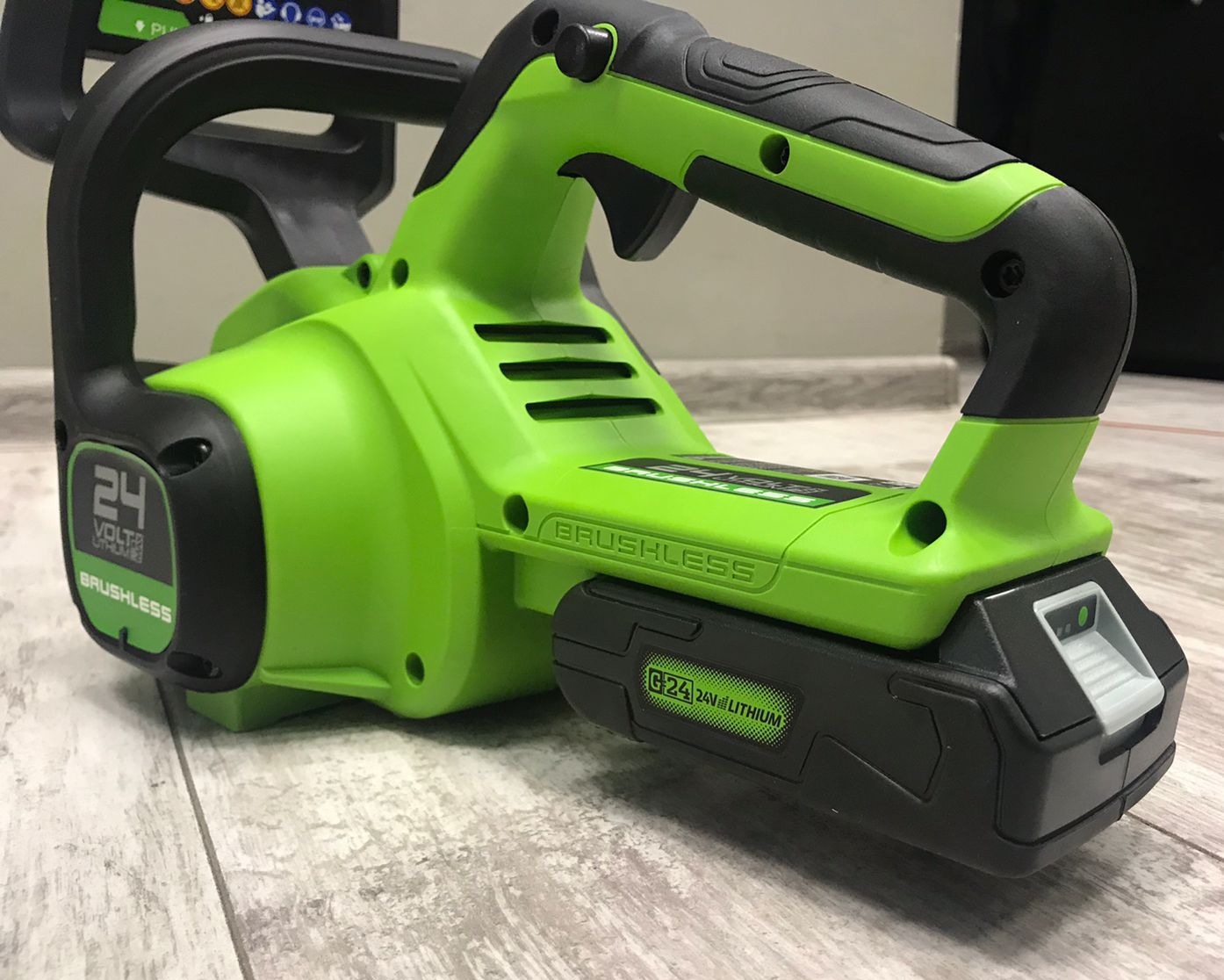 Пила аккумуляторная цепная Greenworks 30 см 24V GD24CS30, бесщеточная, без АКБ и ЗУ