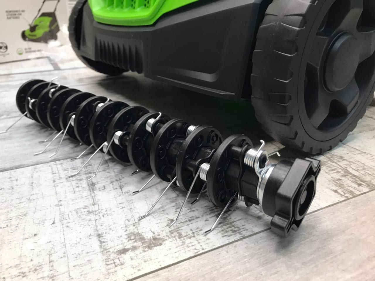 Аэратор-скарификатор 36 см аккумуляторный Greenworks 40V, бесщёточный, без АКБ и ЗУ