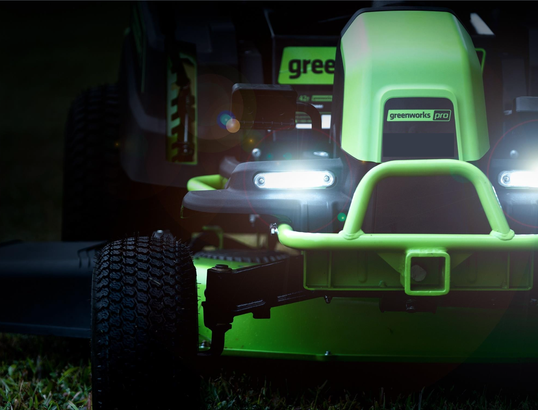 Газонокосилка аккумуляторная самоходная с сиденьем 107 см Greenworks CrossoverT GC82LT107 7404507 82V, бесщёточная, без АКБ и ЗУ