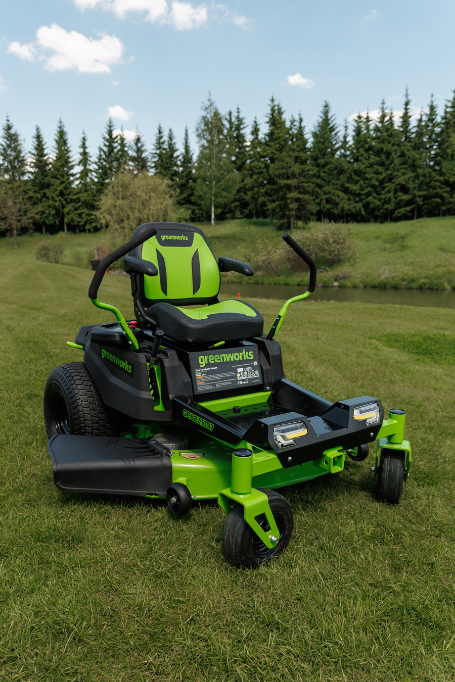 Газонокосилка аккумуляторная самоходная с сиденьем 107 см Greenworks Zero Turn CrossoverT GC82ZT107 82V 7404107, бесщеточная, без АКБ и ЗУ