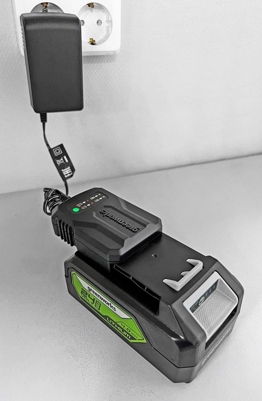 Зарядное устройство – слайдер (2 А) Greenworks 24V G24UC2 2946207