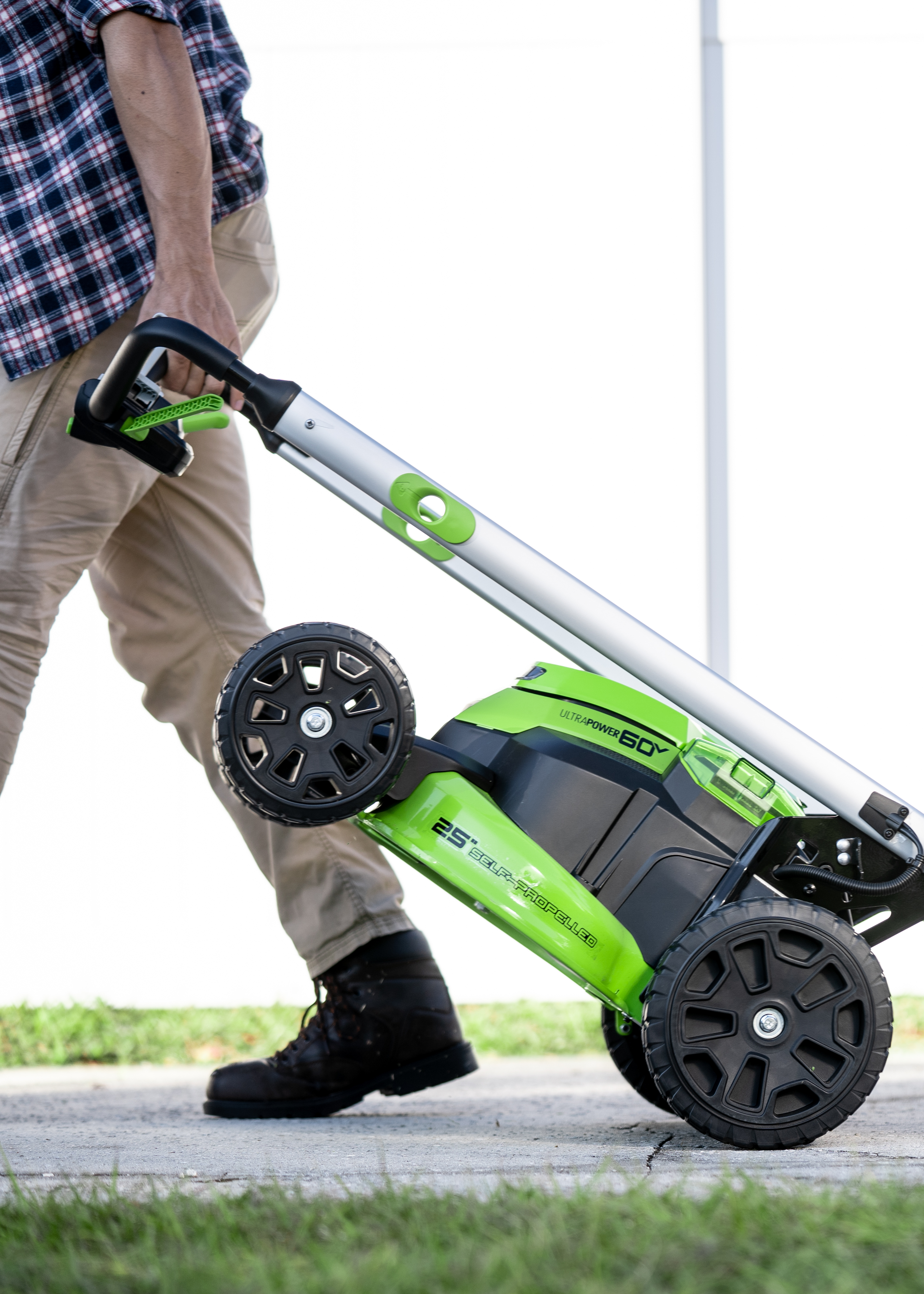 Газонокосилка аккумуляторная самоходная 61 см ТwinForсe Greenworks 60V GD60LM61 2519107, бесщеточная, без АКБ и ЗУ