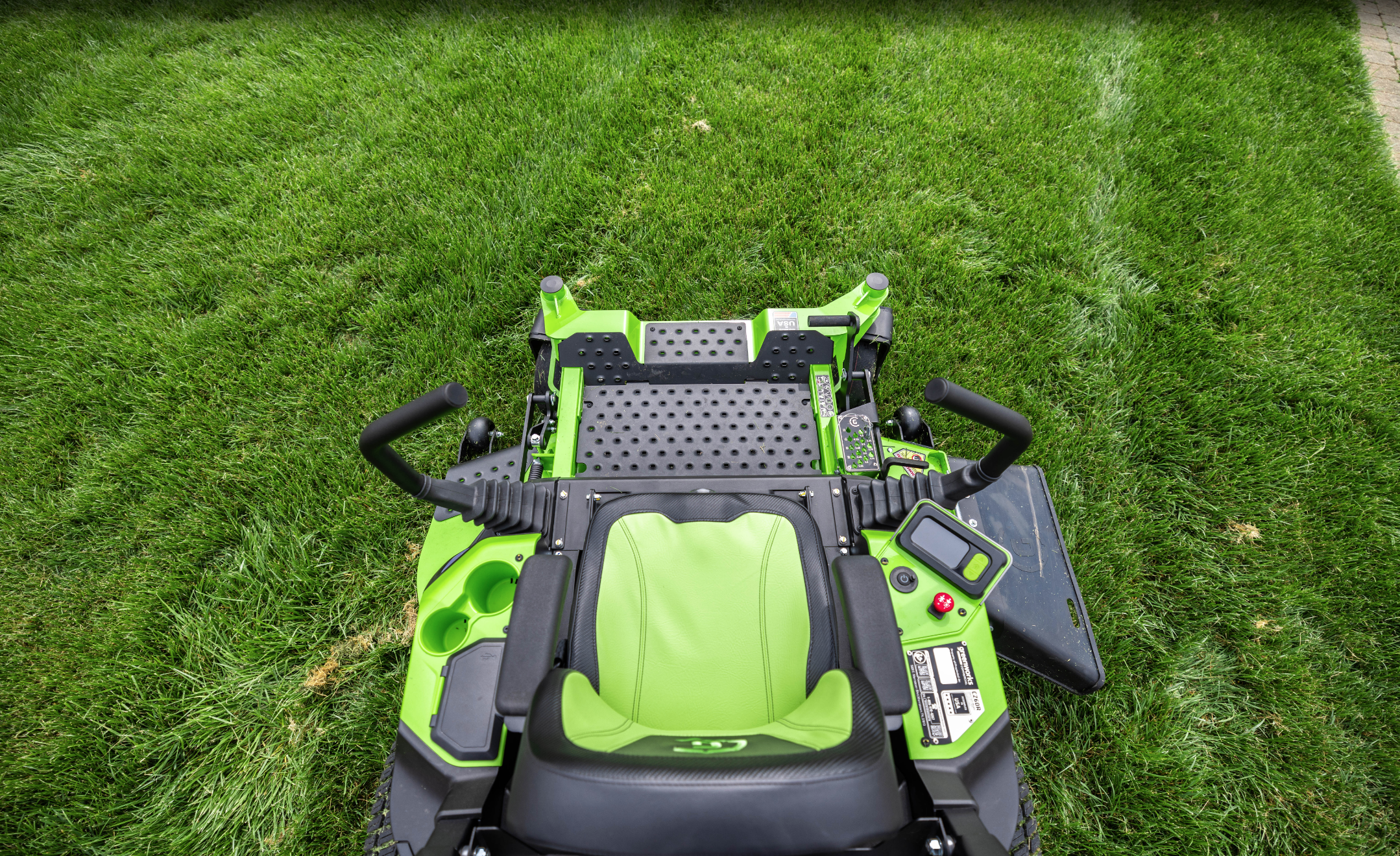 Райдер садовый 152 см с нулевым радиусом разворота аккумуляторный Greenworks 82V ZTC152 7405107, бесщеточный, с АКБ 24 кВтч