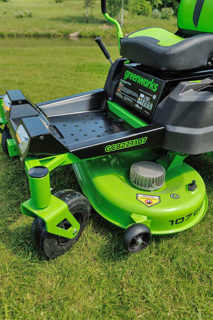 Газонокосилка аккумуляторная самоходная с сиденьем 107 см Greenworks Zero Turn CrossoverT GC82ZT107 82V 7404107, бесщеточная, без АКБ и ЗУ