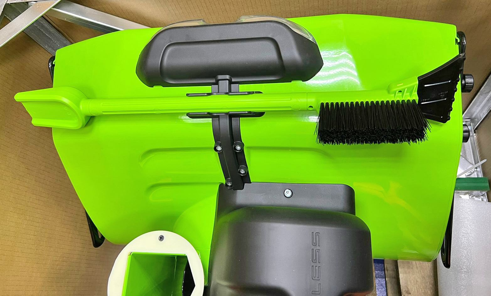 Снегоуборщик аккумуляторный самоходный 61 см Greenworks 82V Commercial GD82ST56 2602807, бесщёточный, без АКБ и ЗУ