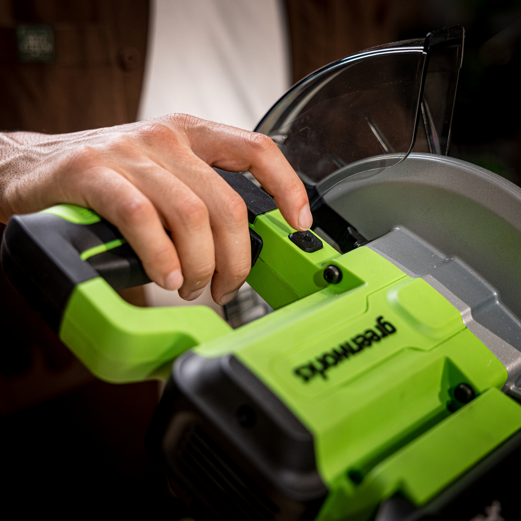 Пила торцовочная 216x30 мм с протяжкой аккумуляторная Greenworks 24V GD24MS216 1501707, бесщеточная, без АКБ и ЗУ