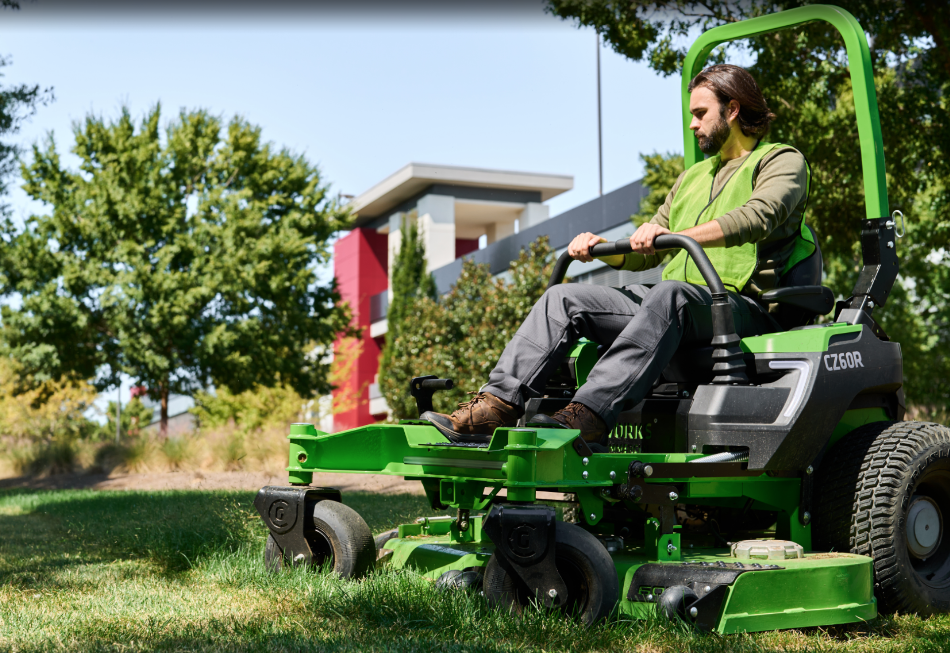 Райдер садовый 152 см с нулевым радиусом разворота аккумуляторный Greenworks 82V ZTC152 7405107, бесщеточный, с АКБ 24 кВтч