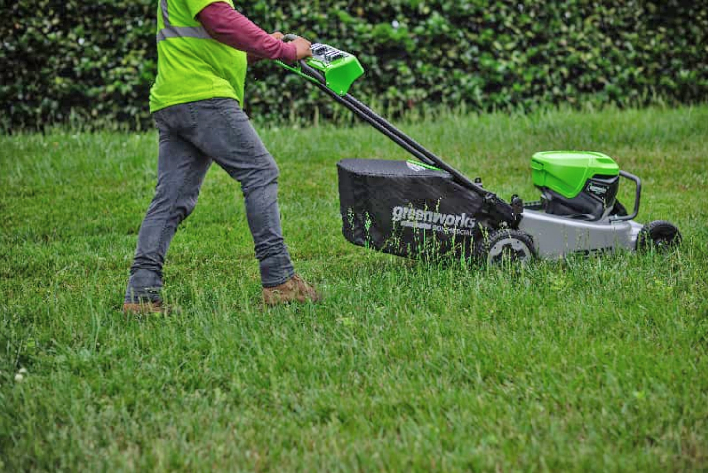 Газонокосилка самоходная 56 см, аккумуляторная Greenworks 82V LM221S 2519407, бесщеточная, без АКБ и ЗУ