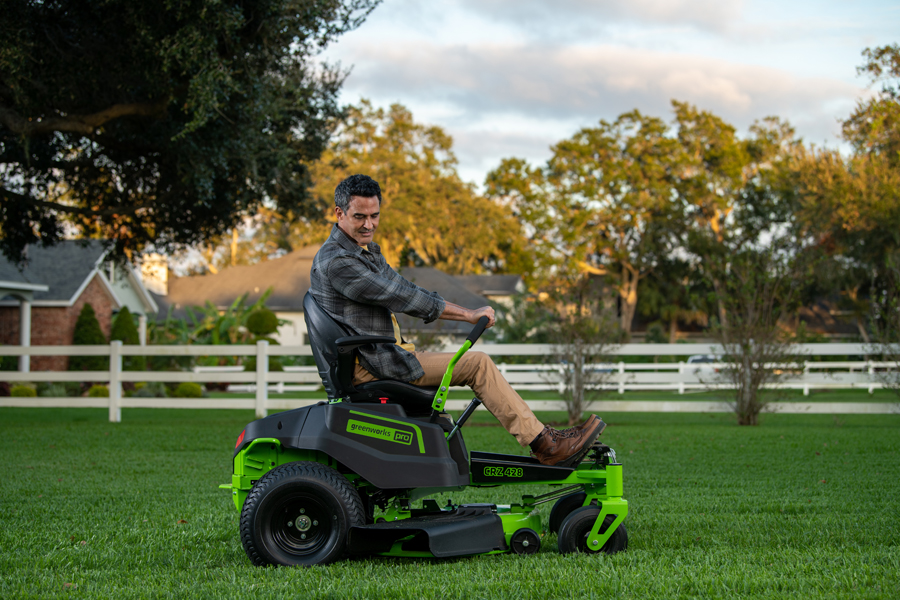 Газонокосилка аккумуляторная самоходная с сиденьем 107 см Greenworks Zero Turn CrossoverT GC82ZT107 82V 7404107, бесщеточная, без АКБ и ЗУ