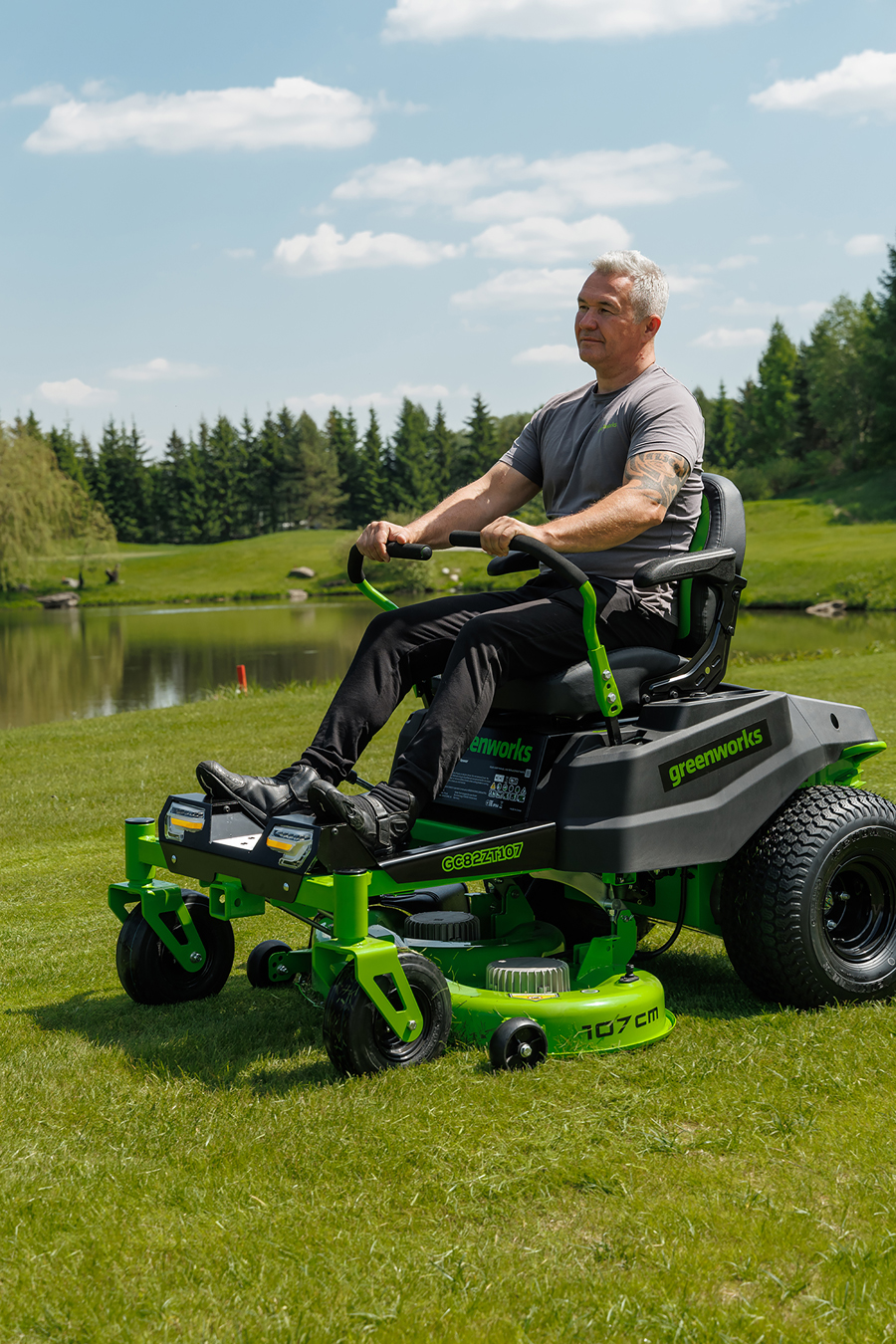 Газонокосилка аккумуляторная самоходная с сиденьем 107 см Greenworks Zero Turn CrossoverT GC82ZT107 82V 7404107, бесщеточная, без АКБ и ЗУ