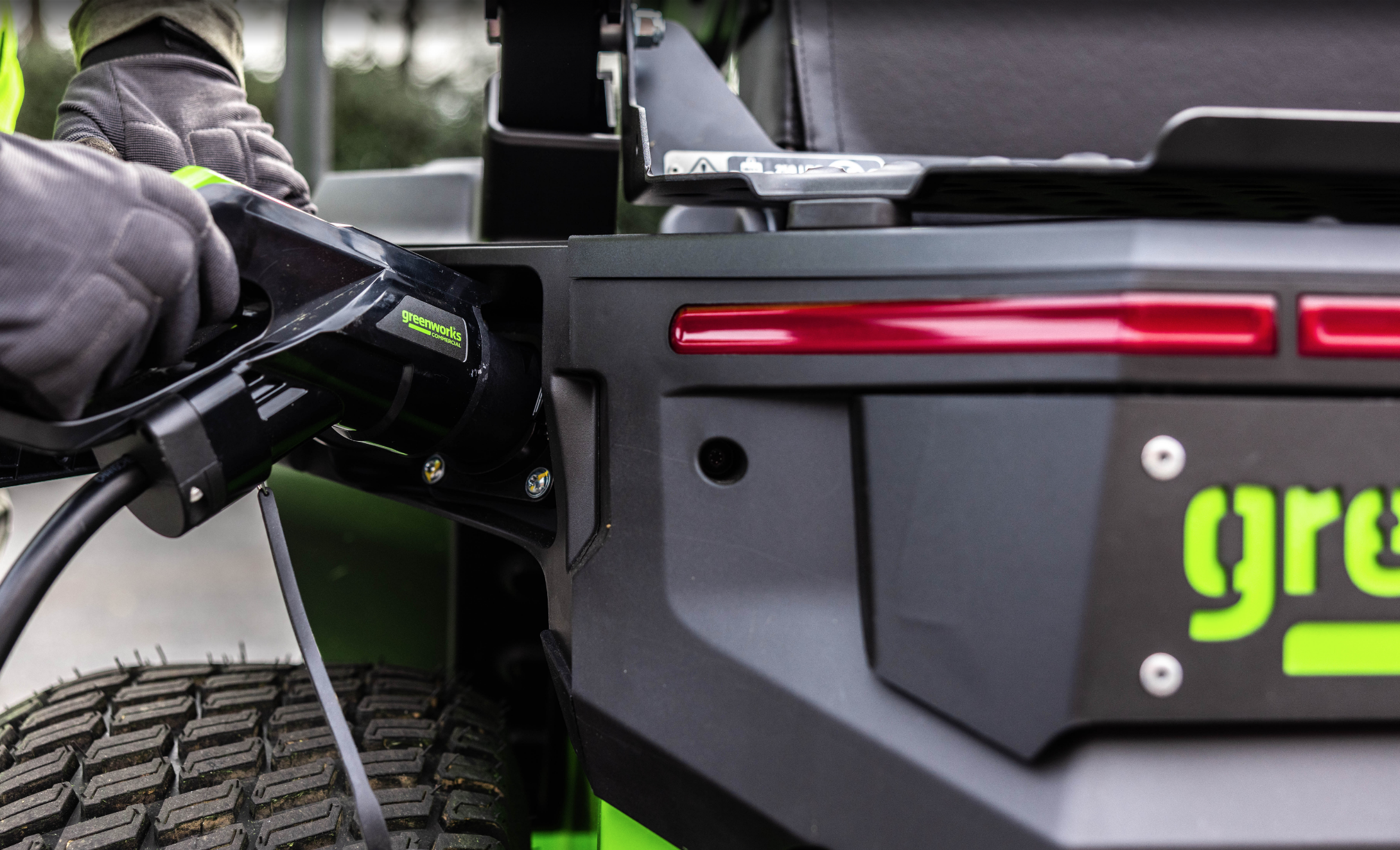 Райдер садовый 152 см с нулевым радиусом разворота аккумуляторный Greenworks 82V ZTC152 7405107, бесщеточный, с АКБ 24 кВтч