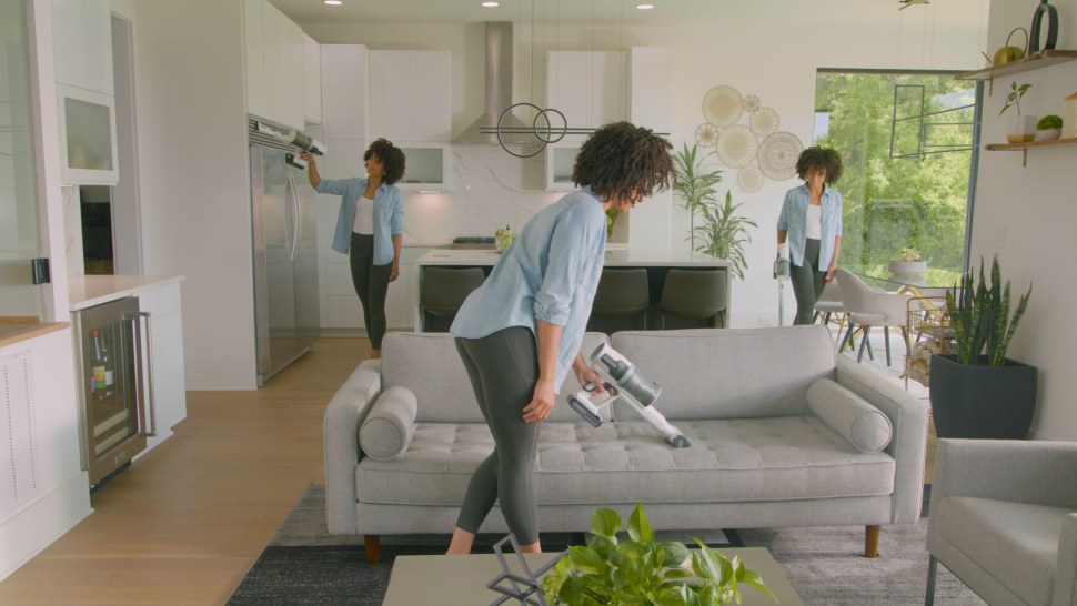 Пылесос вертикальный 500 Вт аккумуляторный Greenworks 24V G24SVK4D 4701107 на стойке, бесщёточный, с АКБ на 4 А*ч и ЗУ