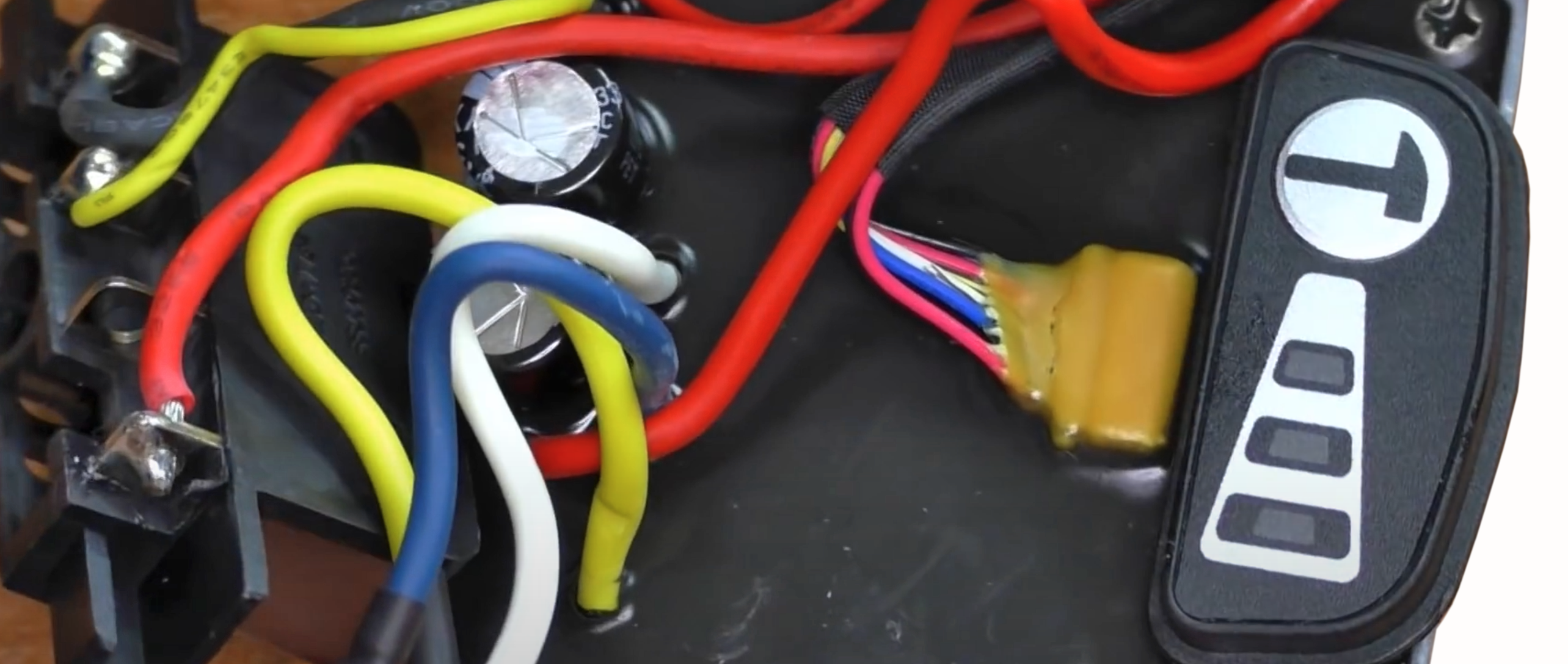 Гайковёрт ударный  аккумуляторный Greenworks 24V 400Нм GD24IW400 3802907, бесщёточный, без АКБ и ЗУ