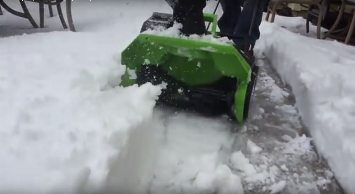 Снегоуборщик аккумуляторный Greenworks 51 см 40V GD40ST, бесщёточный, без АКБ и ЗУ