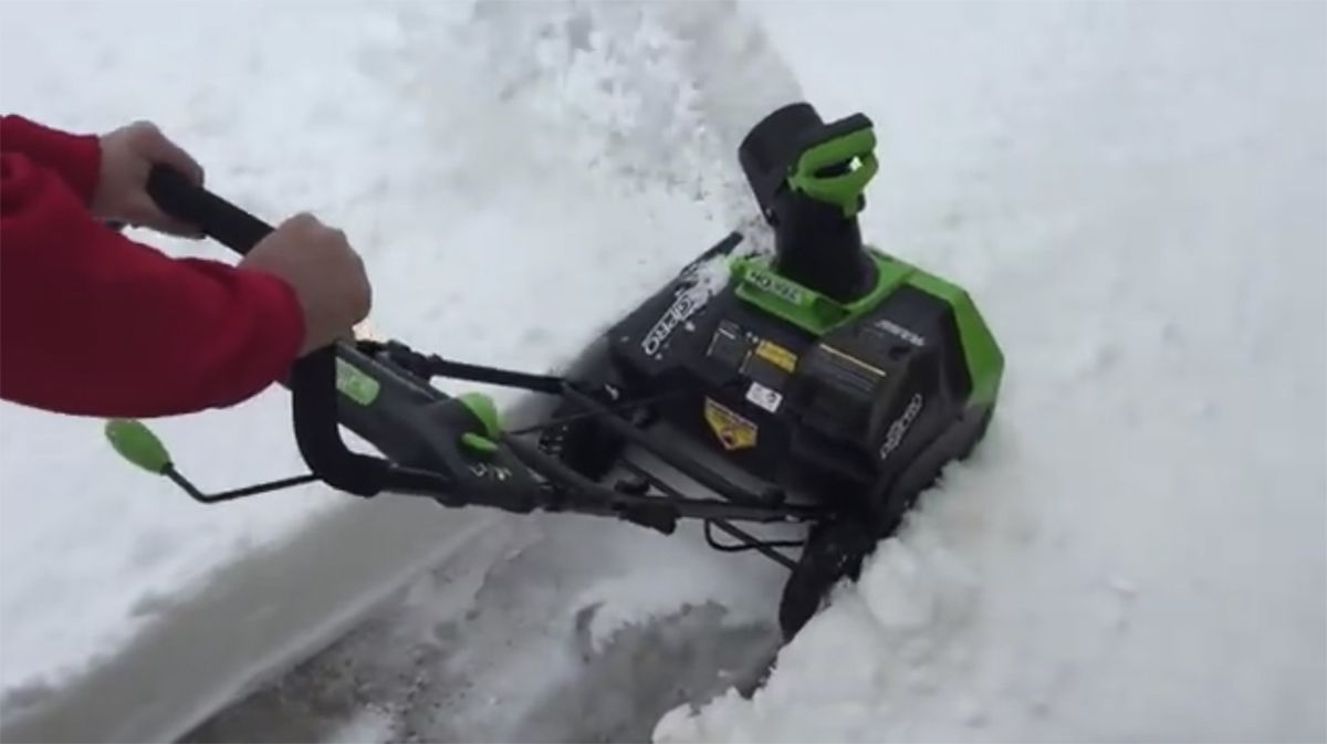 Снегоуборщик аккумуляторный Greenworks 51 см 40V GD40ST, бесщёточный, без АКБ и ЗУ