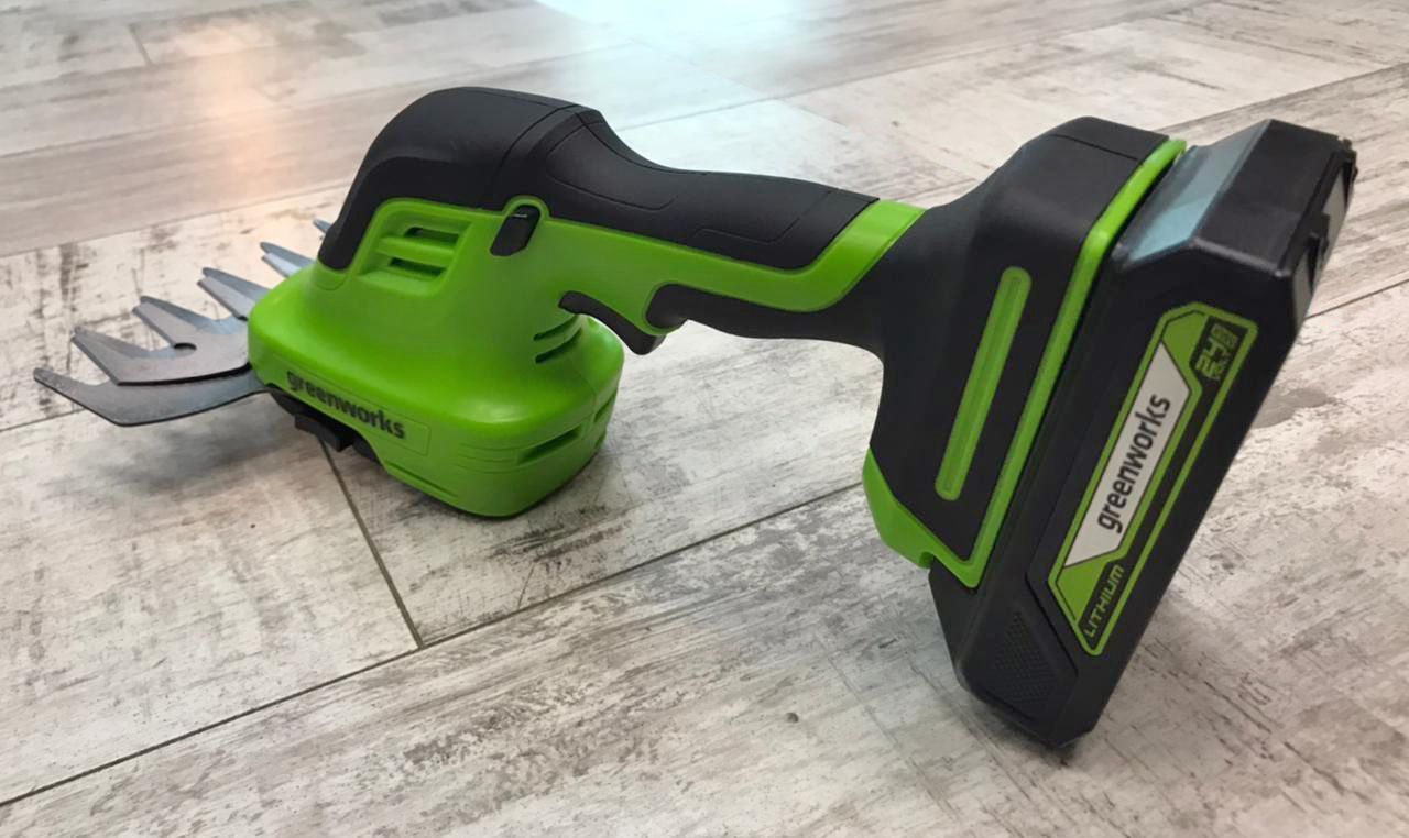Садовые ножницы-кусторез аккумуляторные Greenworks 24В G24SHT 1600607, без АКБ и ЗУ